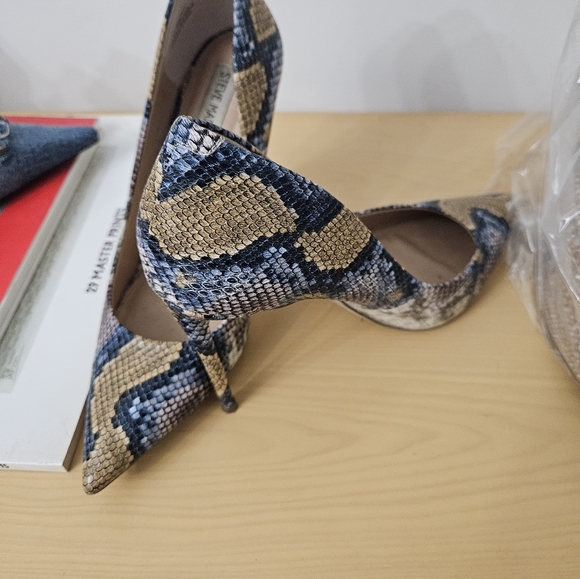 Steve Madden Vala Multi Snake Pumps - Picture 2 of 2